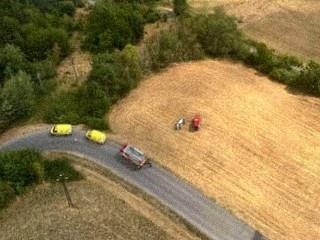 VÁŽNA NEHODA Auto zišlo mimo cesty, hlásia vážne zranenú ženu! Vyslali aj vrtuľník